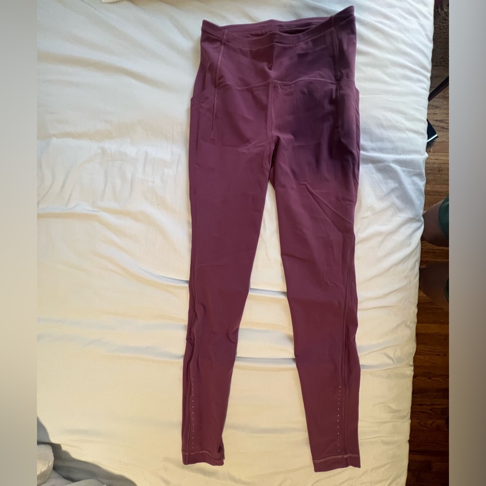 Lululemon size 6 leggings. 28 in inseam.